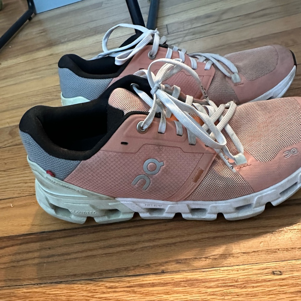 On Running Cloudrunner Sneakers